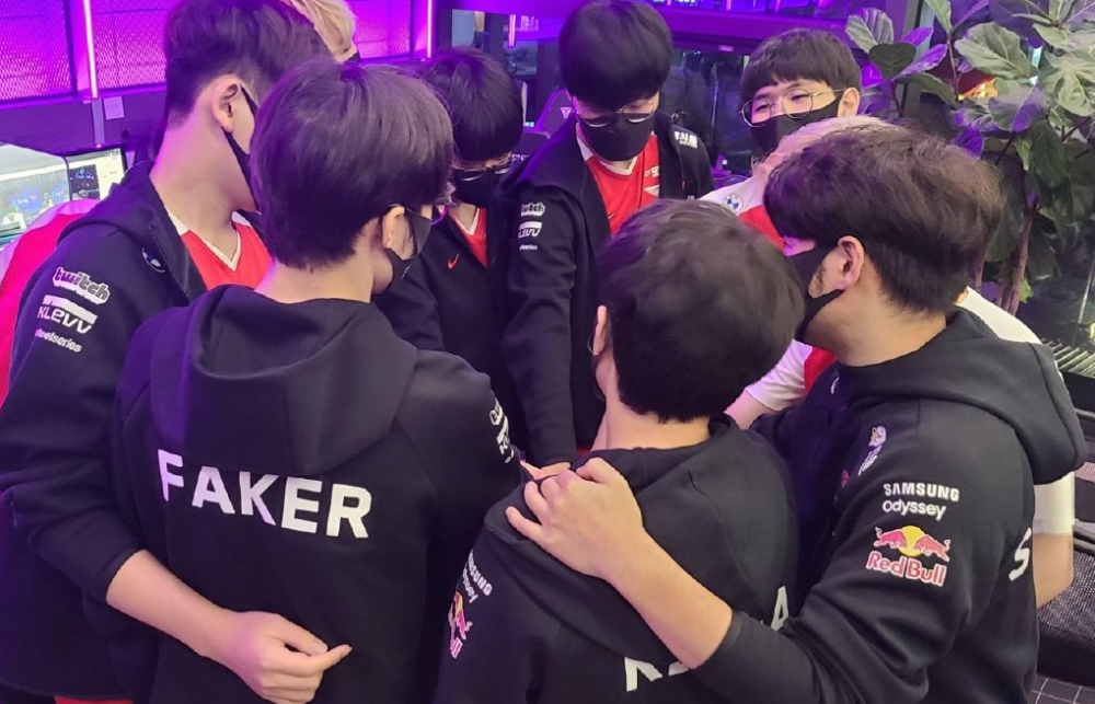 控制更是她 控制更是她